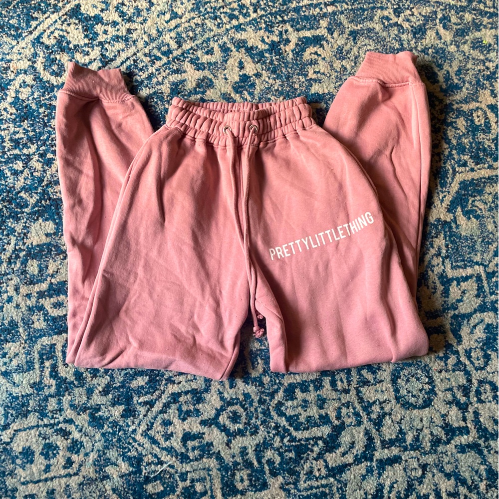 💋Pretty little thing pink sweatpants!💋